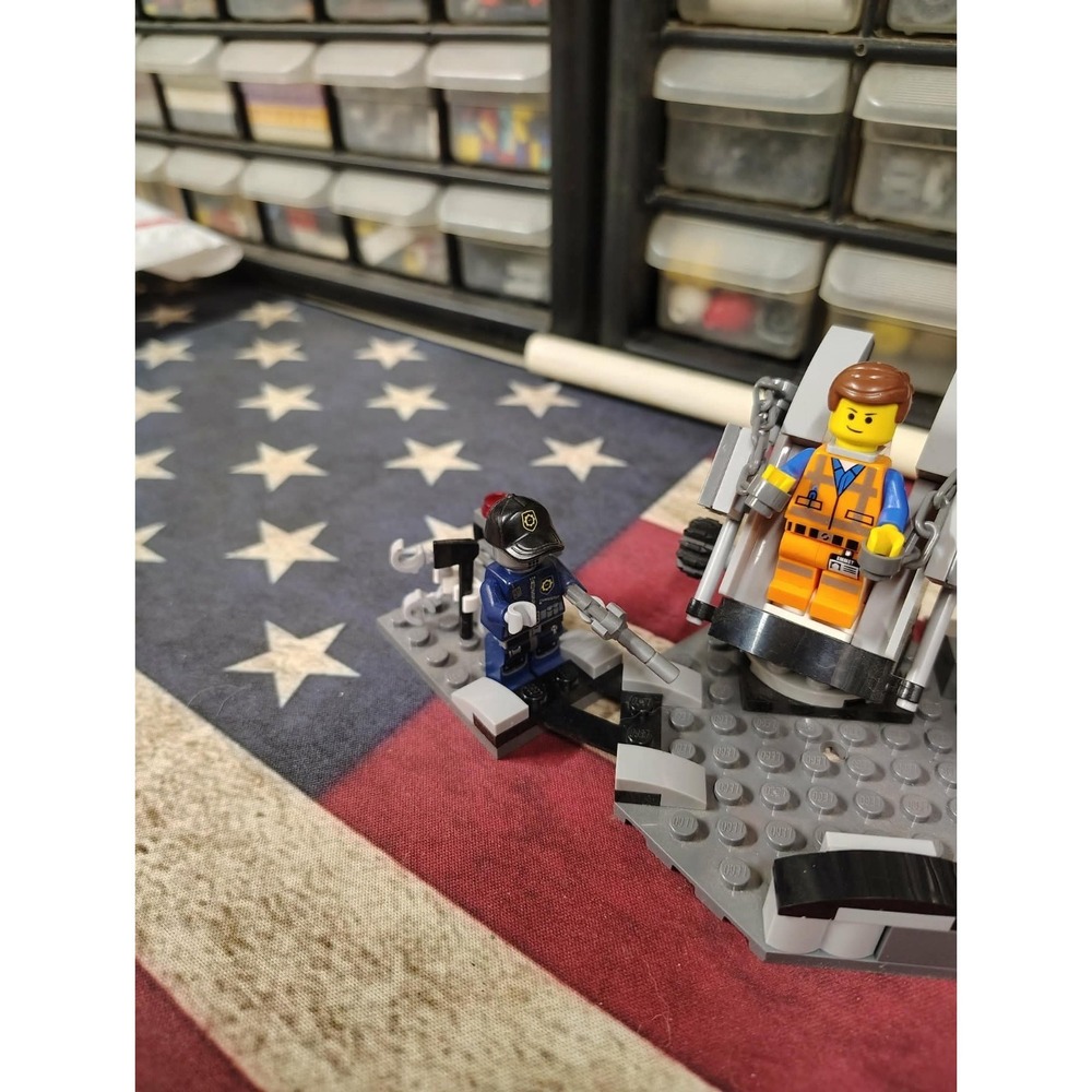 Lego Set 70801 Melting Room Complete Set With 3 Figs No Book No Box No Xtra Pcs - Picture 3 of 3
